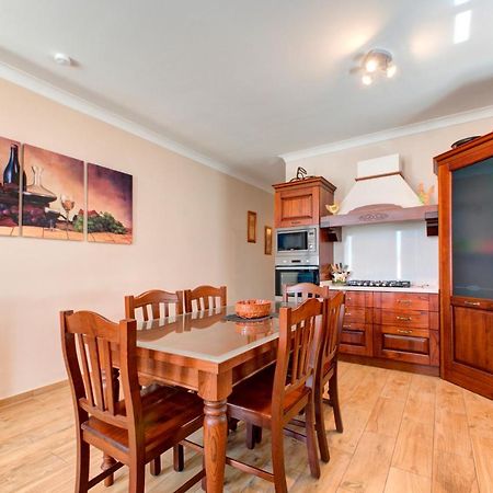 Modern Seaside 2 Bedroom Penthouse With Sea Views خليج سانت بول المظهر الخارجي الصورة