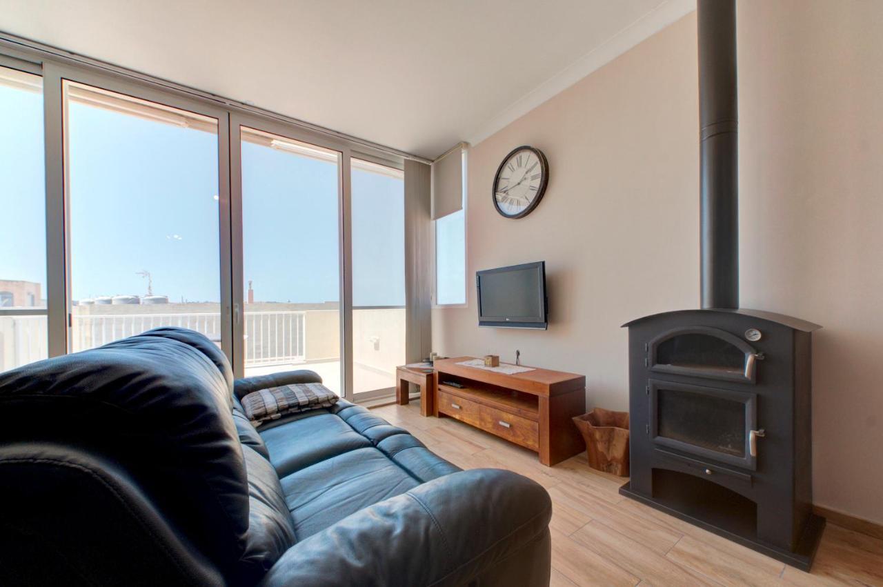 Modern Seaside 2 Bedroom Penthouse With Sea Views خليج سانت بول المظهر الخارجي الصورة