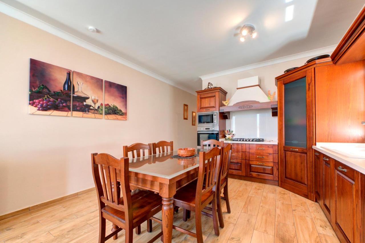 Modern Seaside 2 Bedroom Penthouse With Sea Views خليج سانت بول المظهر الخارجي الصورة