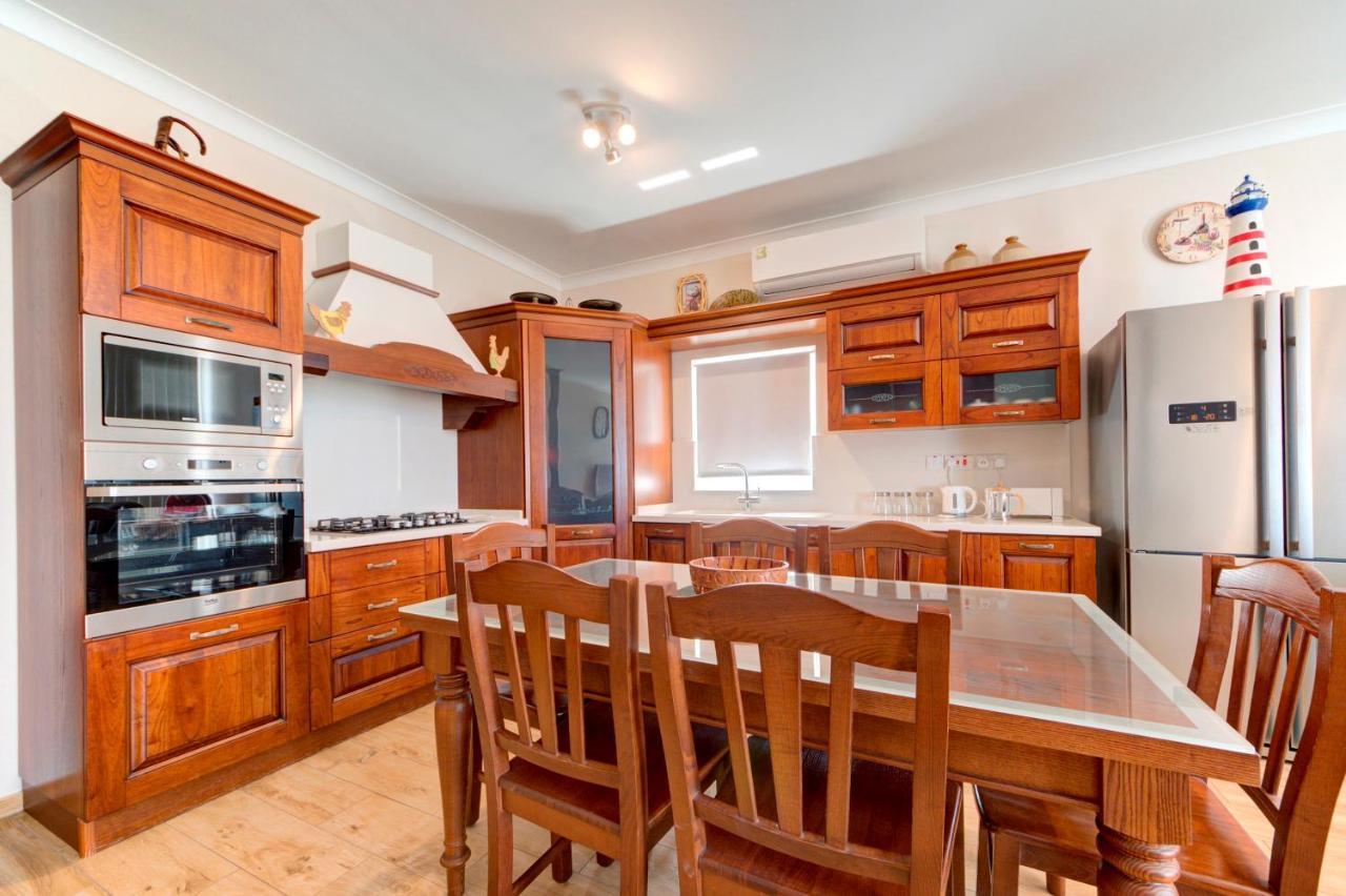 Modern Seaside 2 Bedroom Penthouse With Sea Views خليج سانت بول المظهر الخارجي الصورة