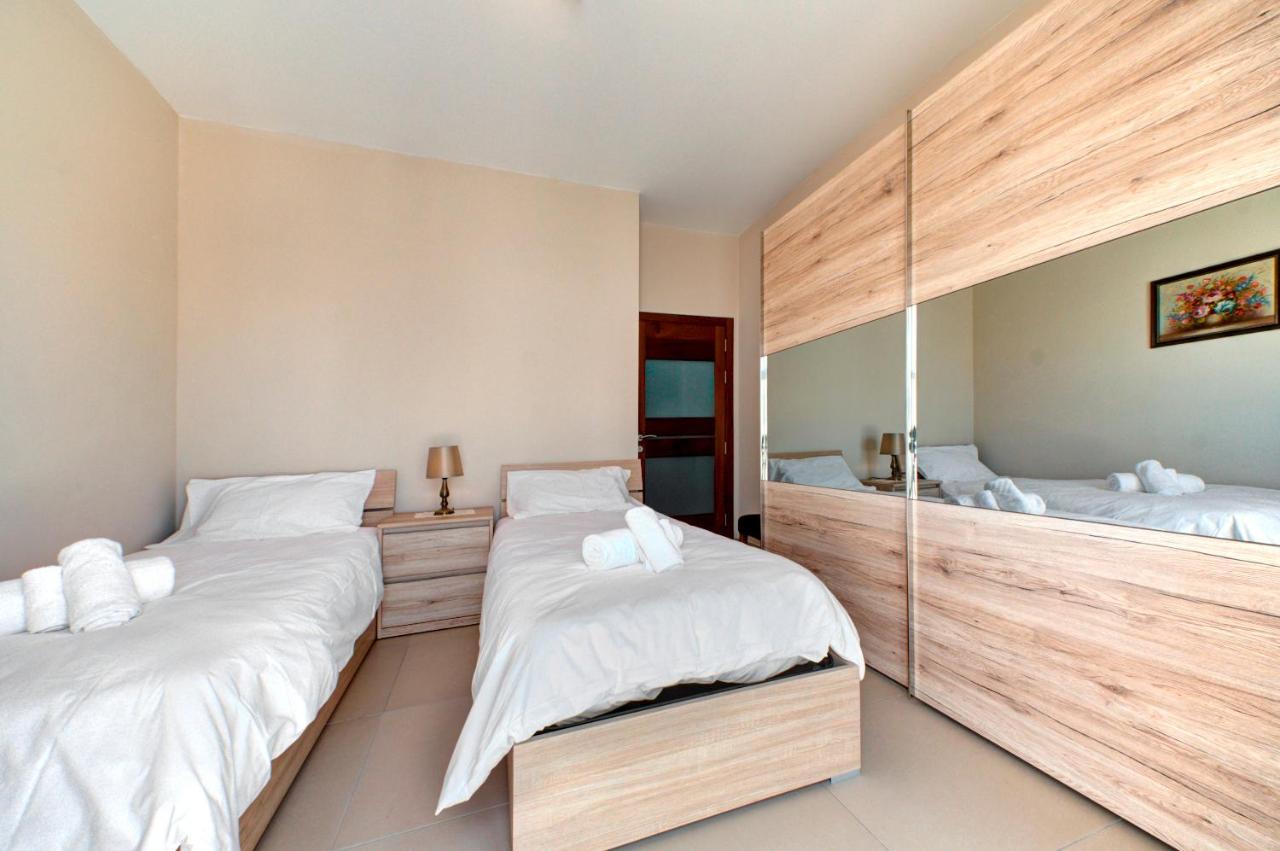 Modern Seaside 2 Bedroom Penthouse With Sea Views خليج سانت بول المظهر الخارجي الصورة