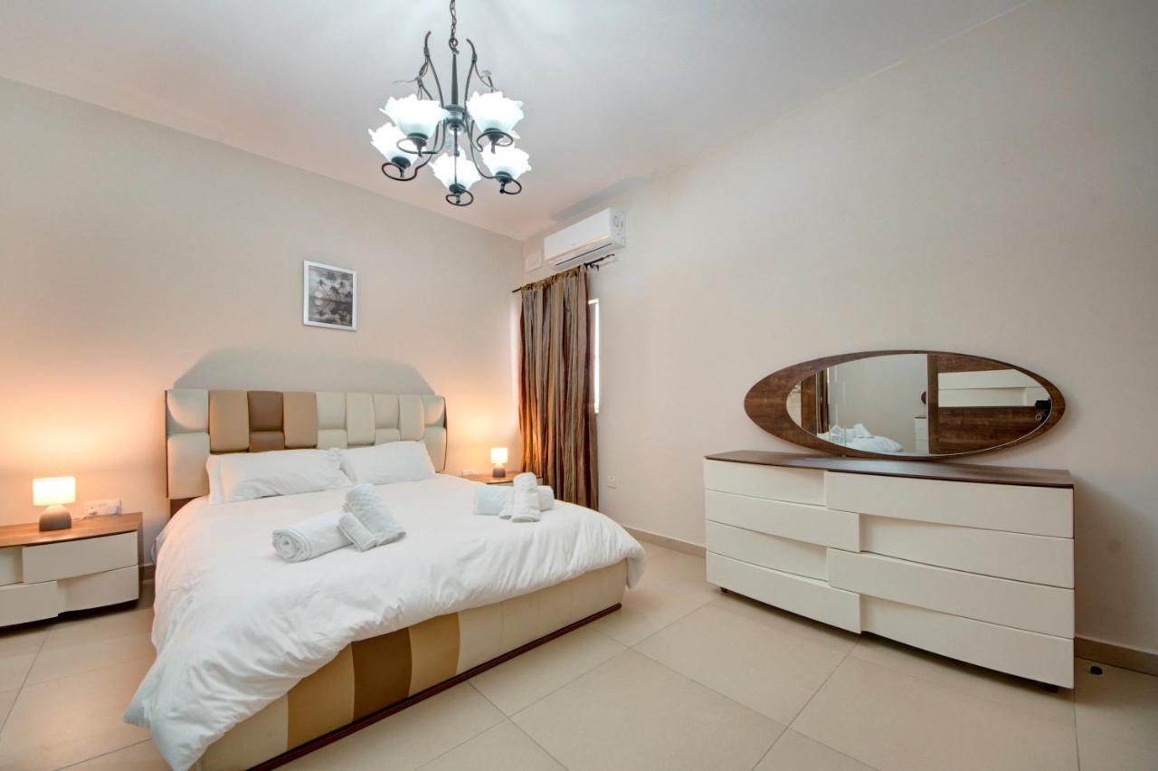 Modern Seaside 2 Bedroom Penthouse With Sea Views خليج سانت بول المظهر الخارجي الصورة